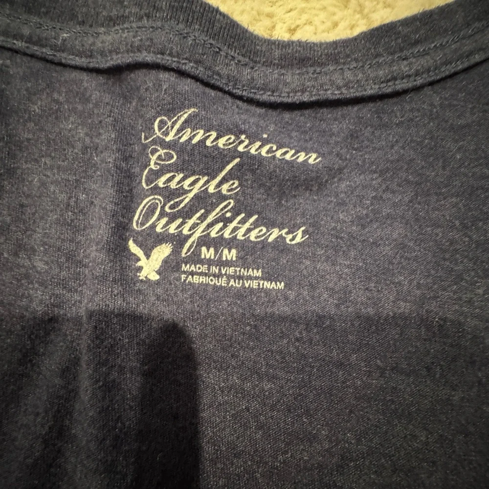 Y2K V-neck graphic Tee - Picture 3 of 3